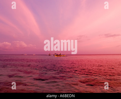 magische rosa Sonnenuntergang Insel Malapascua Philippinen Stockfoto