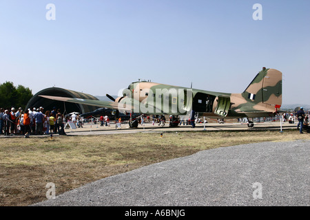 Douglas C-47 Skytrain oder Dakota auf der Archagelos Air Show in Griechenland Stockfoto