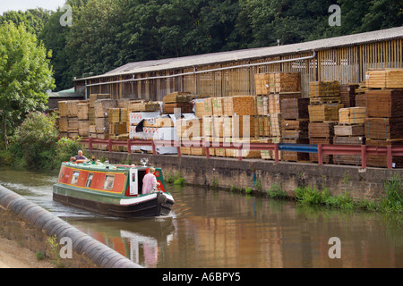 Schmale Boot Staffordshire und Worcestershire Kanal Kidderminster Hereford und Worcester England Stockfoto