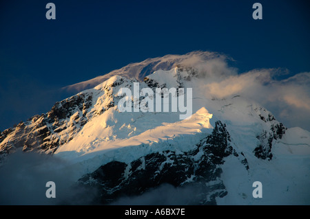 Seidige Wolken über Mt Sefton gesehen von Mueller Hut Mt Cook Nationalpark Neuseeland Stockfoto