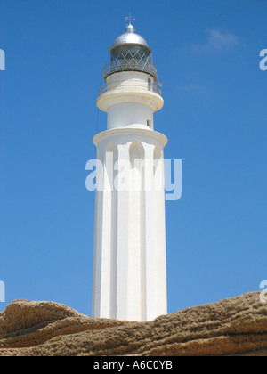 Helle weiße Leuchtturm am Kap Trafalgar Andalusien Spanien Stockfoto