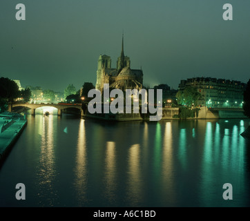 Kathedrale Notre-Dame in der Nacht Paris Frankreich Stockfoto