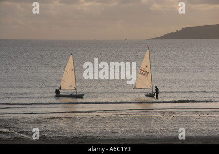 Bringen die Boote in Marazion in Cornwall am Ende des Tages Stockfoto