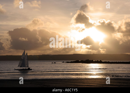 Bringen die Boote in Marazion in Cornwall am Ende des Tages Stockfoto