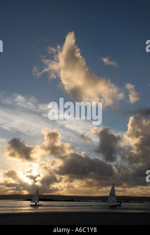 Bringen die Boote in Marazion in Cornwall Stockfoto