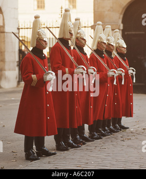 Wächter im Dienst am Buckingham Palace in London England UK Stockfoto