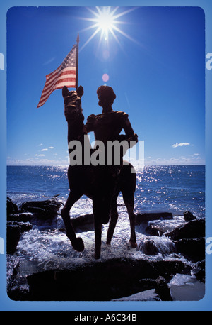 Ritter auf Pferd mit amerikanischer Flagge Stockfoto