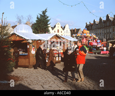 Weihnachtsmarkt auf der Grand-Place in Arras Stockfoto