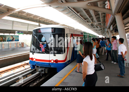 Thailand Bangkok Verkehr BTS Skytrain Station Mo Chit Stockfoto