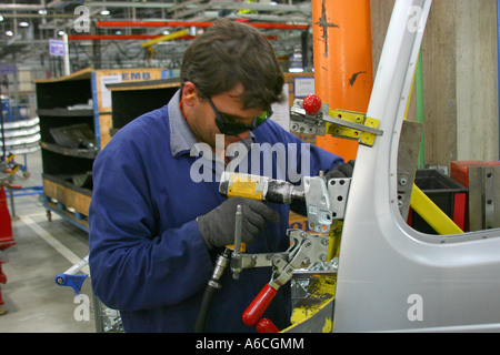 Blind-Worker bei LKW - Volvo - Werk Brasilien Stockfoto