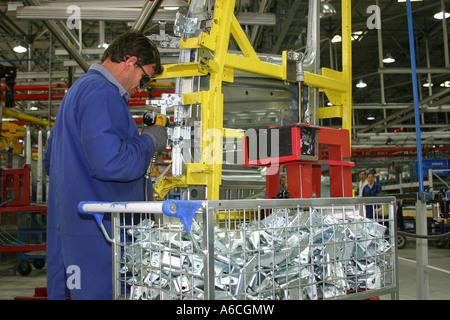 Blind-Worker bei LKW - Volvo - Werk Brasilien Stockfoto