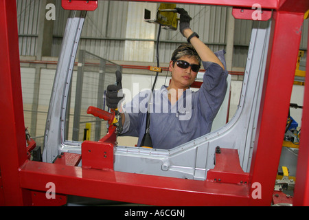 Blind-Worker bei LKW - Volvo - Werk Brasilien Stockfoto