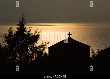 Griechisch-orthodoxe Kirche beschrieben gegen glänzenden Meer auf der Insel Hydra griechische Inseln Stockfoto