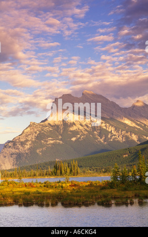 Kanada Alberta Banff Banff Nationalpark Mount Rundle von Vermilion Lakes Stockfoto