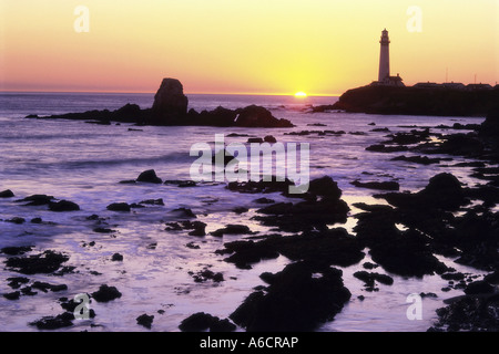 Sonnenuntergang am Pigeon Point Lighthouse, Pigeon Point Light Station State Historic Park, Kalifornien, USA Stockfoto