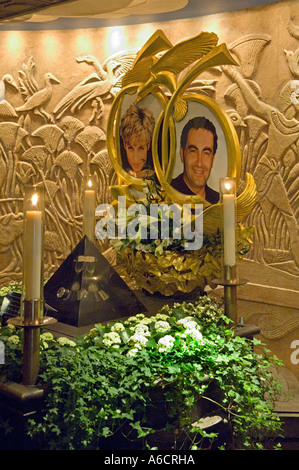 Gedenktafel für Diana Princess of Wales und Dodi Al Fayad in das Kaufhaus Harrods in Knightsbridge London bauen. Stockfoto