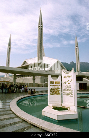 Pakistan Islamabad Religion Shah Faisal Mosque Geschenk aus Saudi Arabien Hingabe Stein Stockfoto