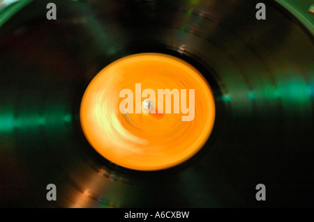 Spinnen-Datensätze auf einem Deck oder Plattenspieler verwendet, um in Discos zu spielen Stockfoto