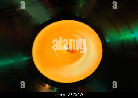 Spinnen-Datensätze auf einem Deck oder Plattenspieler verwendet, um in Discos zu spielen Stockfoto