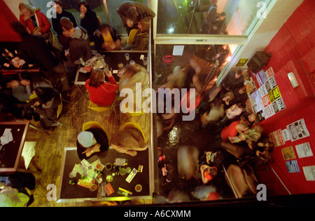 tanzen und feiern in den Bars in Birmingham und eine gute Zeit die med Bar jetzt das Werk genannt Stockfoto