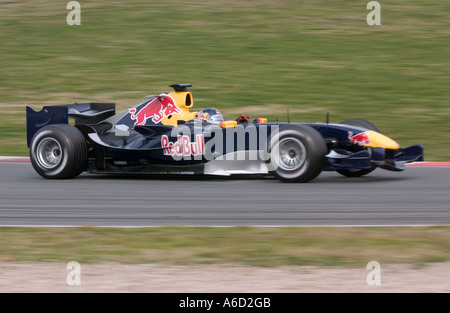 Formel 1-Fahrer Christian Klien AUT in seinem Red Bull Cosworth-Rennwagen auf dem Circuit de Catalunya in der Nähe von Barcelona Stockfoto