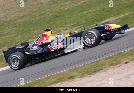 Formel 1-Fahrer Christian Klien AUT in seinem Red Bull Cosworth-Rennwagen auf dem Circuit de Catalunya in der Nähe von Barcelona Stockfoto