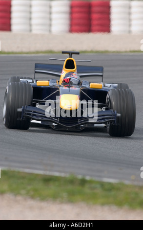 Formel 1-Fahrer Christian Klien AUT in seinem Red Bull Cosworth-Rennwagen auf dem Circuit de Catalunya in der Nähe von Barcelona Stockfoto