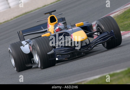 Formel 1-Fahrer Christian Klien AUT in seinem Red Bull Cosworth-Rennwagen auf dem Circuit de Catalunya in der Nähe von Barcelona Stockfoto