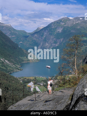 Spektakulären Blick auf Geiranger und Geirangerfjord, Møre Og Romsdal, Norwegen. Stockfoto