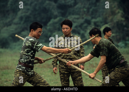 Revierleiter Trainingsübung Ba werden Nationalpark Vietnam Stockfoto