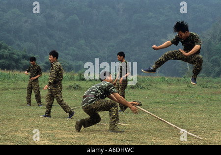 Revierleiter Trainingsübung Ba werden Nationalpark Vietnam Stockfoto