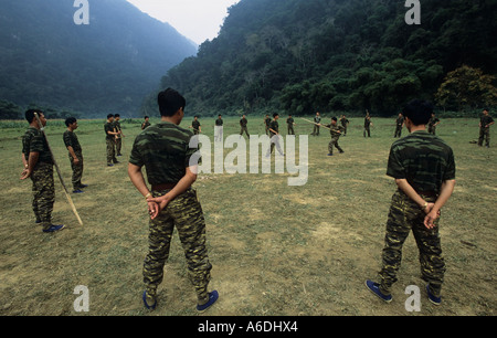 Revierleiter Trainingsübung Ba werden Nationalpark Vietnam Stockfoto