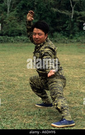 Revierleiter Trainingsübung Ba werden Nationalpark Vietnam Stockfoto