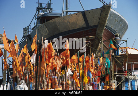 Fahnen vor der Boot in die Werft, Essaouira, Marokko, Nordafrika Stockfoto