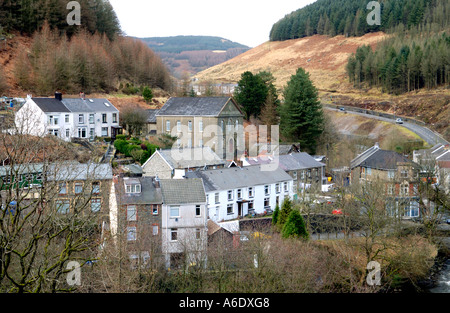 Blick über Cymmer mit Hebron Kapelle datiert 1903 im Zentrum des Dorfes in der Afan Valley South Wales UK Stockfoto