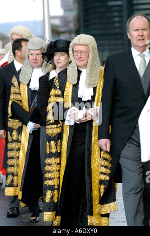 Mitglieder der Justiz kommen für die Öffnung der Senedd Nationalversammlung für Wales, Cardiff Bay, South Wales, UK Stockfoto