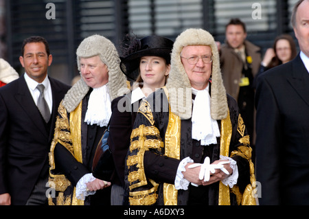 Mitglieder der Justiz kommen für die Öffnung der Senedd Nationalversammlung für Wales, Cardiff Bay, South Wales, UK Stockfoto