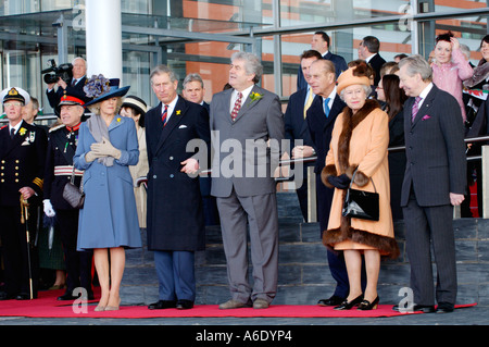 Königin Elizabeth II. bei der Eröffnung der Senedd Nationalversammlung für Wales Cardiff Bay South Wales UK Stockfoto