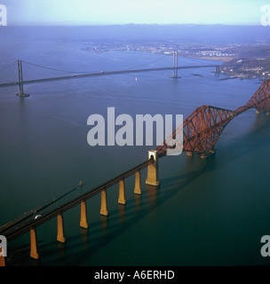 Firth Forth Schiene und Straße Brücken Schottland Luftbild Stockfoto