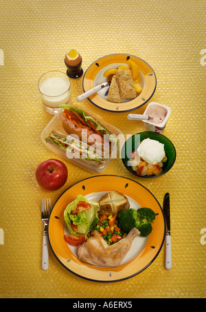 Empfohlen täglichen Mengen von den vier wichtigsten Nahrungsmittelgruppen für eine ausgewogene Ernährung für einen durchschnittlichen Erwachsenen Stockfoto