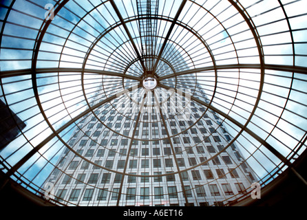 London England, Docklands Business Center „Canada Place“ Blick auf das Skylight im Atrium des Skyscraper Office Building UK, flacher Blick, Metaphern Glas Stockfoto