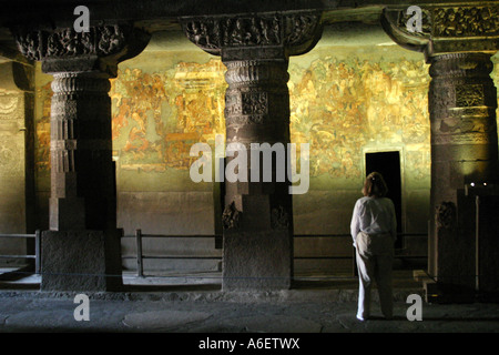 Wandmalereien im Cave Nr. 1 in den Ajanta Höhlen komplexe Maharashtra Indien Stockfoto