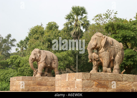 Elefanten auf der Hut bei der Sonnentempel von Konark, Bucht von Bengal Orissa, Indien Stockfoto