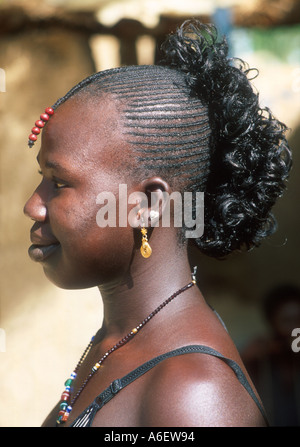 Porträt eines Bozo Mädchen mit traditionellen geflochtenen Frisur. Mali Stockfoto