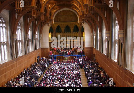 Schüler Abschluss Zeremonie in der Aula der Wills Memorial Building der Universität Bristol England UK Stockfoto