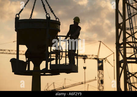 Stuttgart, DEU, 08.09.2005: Deutschlands größte Baustelle, Auf Den Fildern, Stuttgart Messe. Die letzten Sonnenstrahlen machen Stockfoto