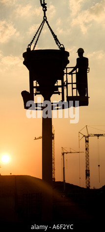 Stuttgart, DEU, 08.09.2005: Deutschlands größte Baustelle, Auf Den Fildern, Stuttgart Messe. Die letzten Sonnenstrahlen machen Stockfoto