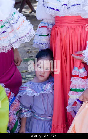 Junge spanische New Mexicos Volkstänzer in El Rancho de Las Golondrinas, New Mexico Stockfoto