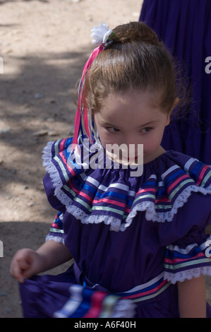 Junge spanische New Mexicos Volkstänzer in El Rancho de Las Golondrinas, New Mexico Stockfoto