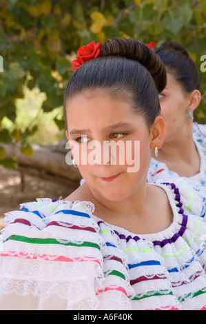 Junge spanische New Mexicos Volkstänzer in El Rancho de Las Golondrinas, New Mexico Stockfoto